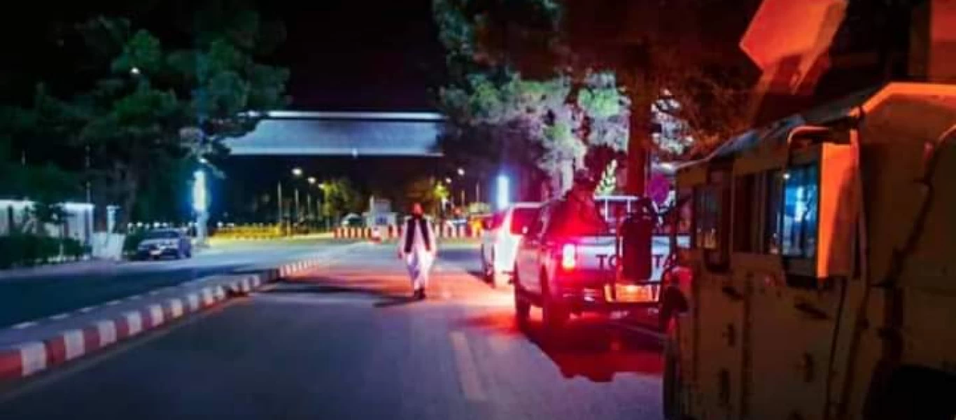  Καμπούλ: Οι Ταλιμπάν με αμερικανικά οχήματα μπαίνουν στο αεροδρόμιο! - Οι Αμερικανοί τους παραδίδουν τον έλεγχο